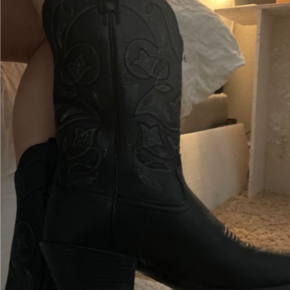 Black Ariat Heritage R Toe Western boots size 8 style# 10001037(15770) - Picture 3 of 12